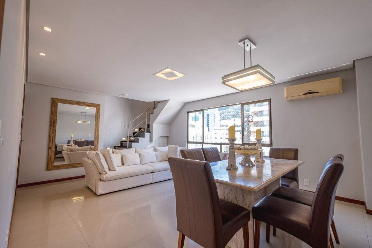 Cobertura duplex à venda no Centro: 