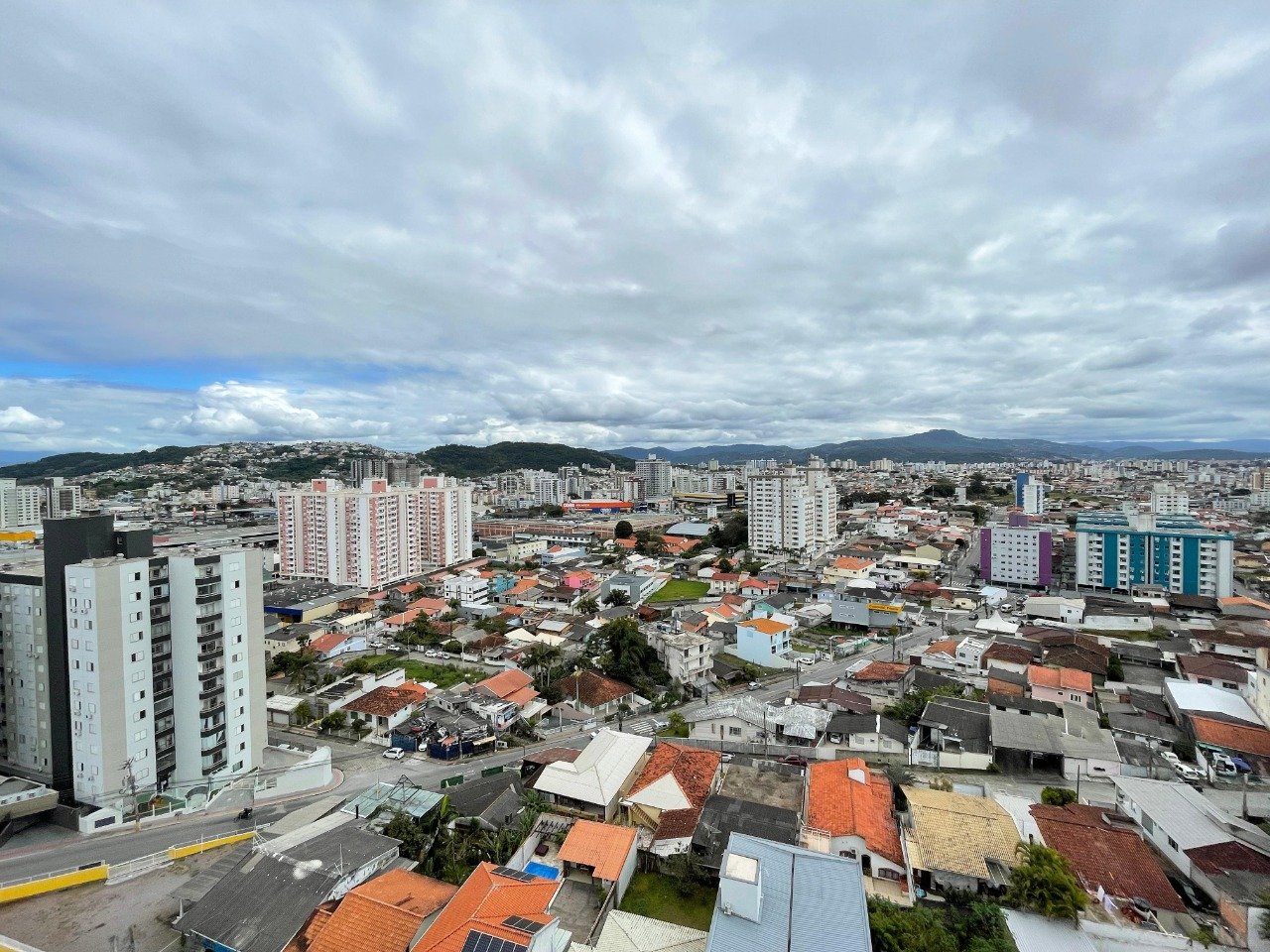 Apartamento à venda no Barreiros: 