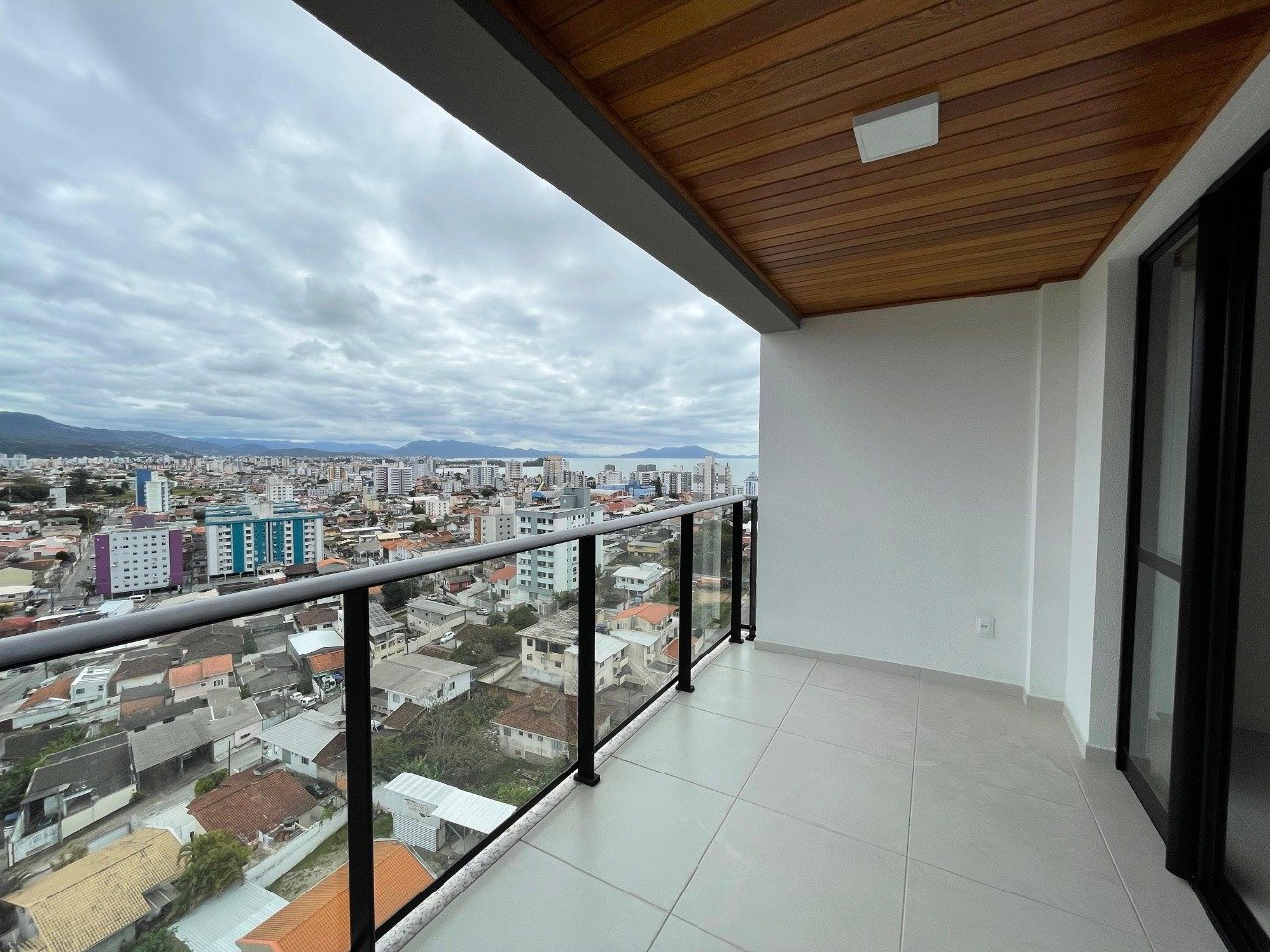 Apartamento à venda no Barreiros: 