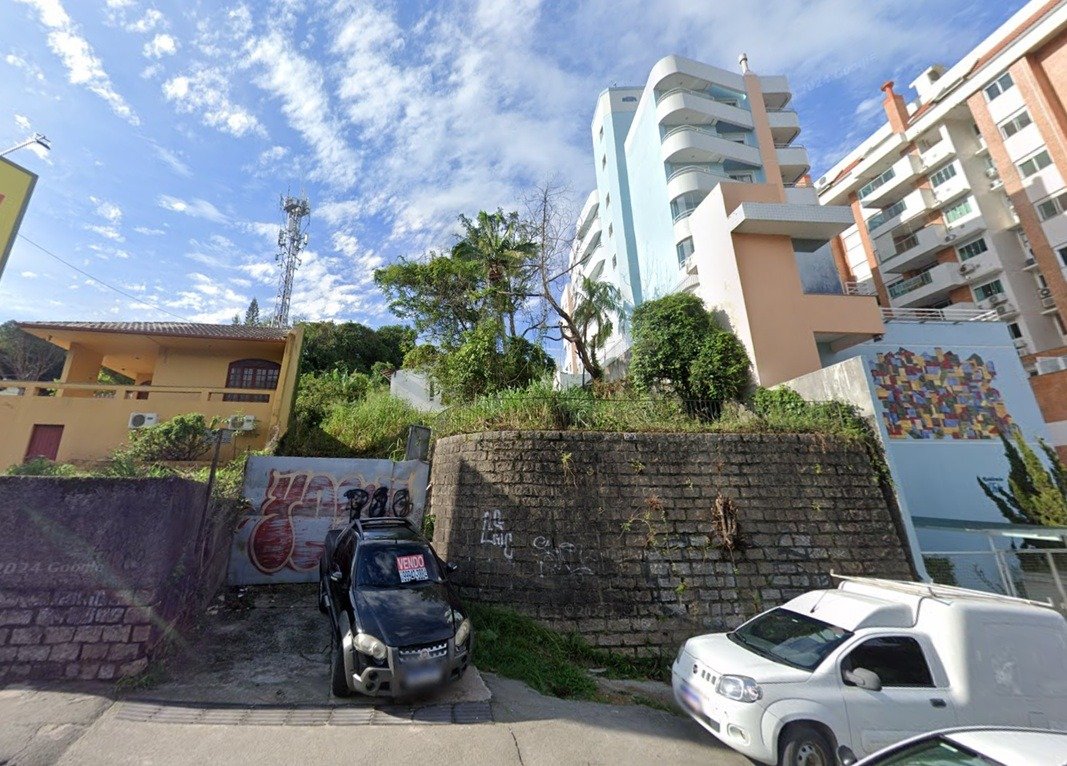 Terreno à venda no Saco Dos Limoes: 