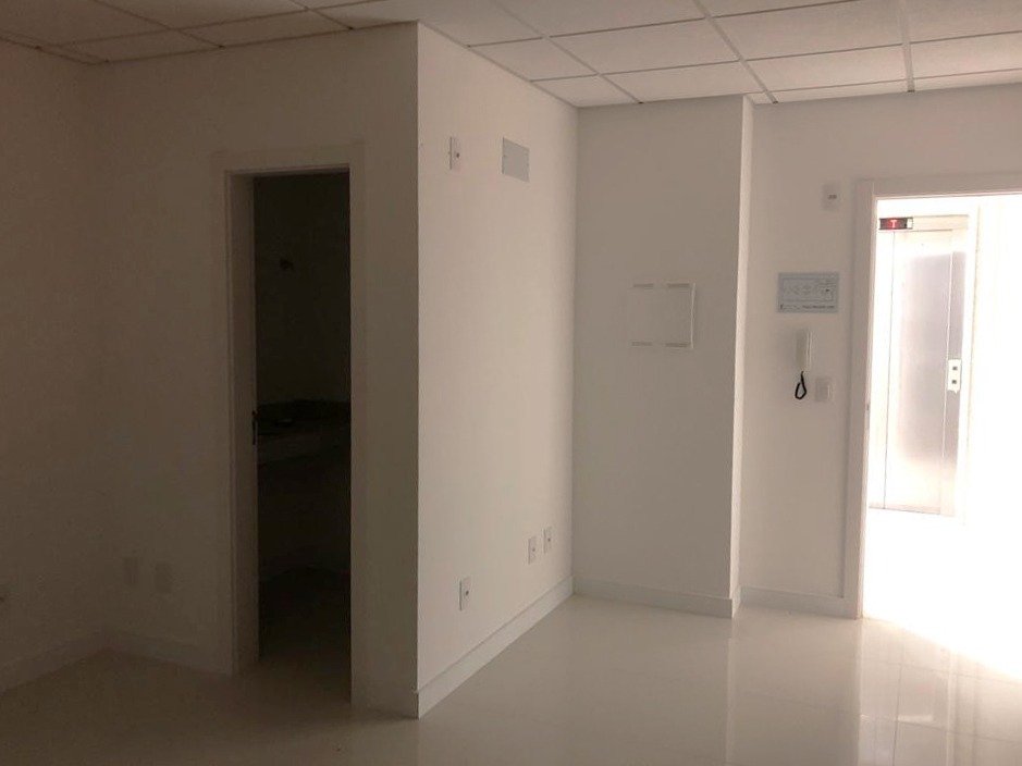 Salas/Conjuntos à venda no Barreiros: