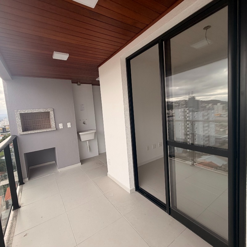 Apartamento à venda no Barreiros: 