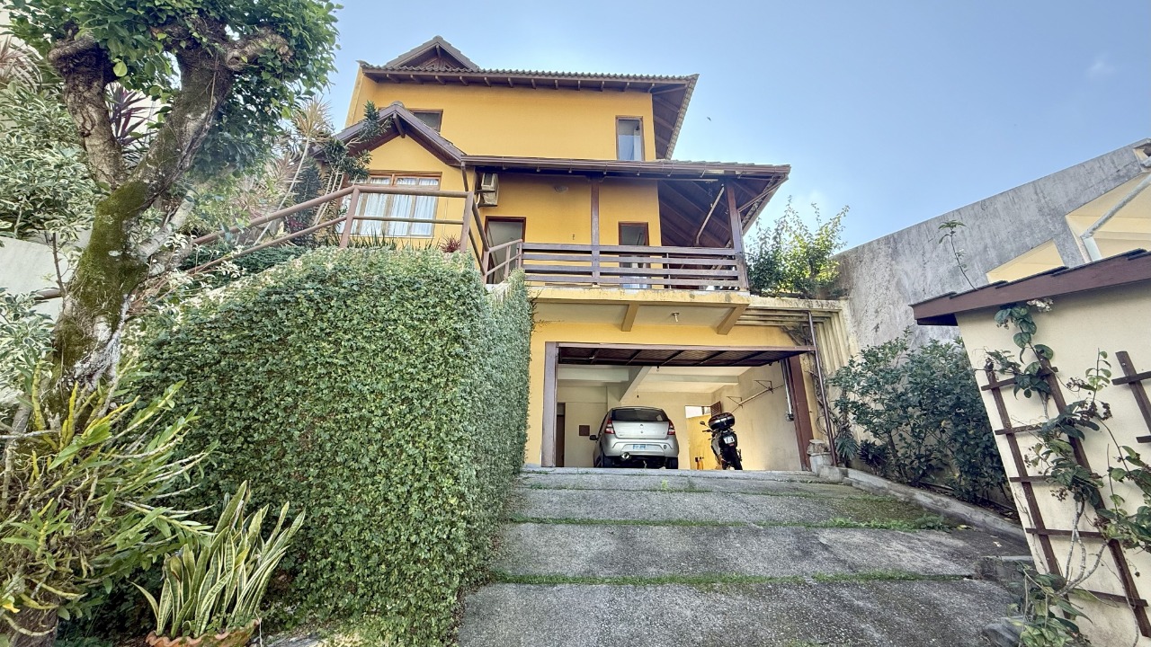 Casa à venda no Roçado: 