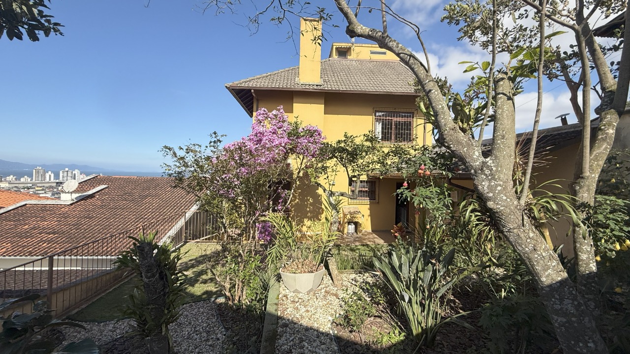 Casa à venda no Roçado: