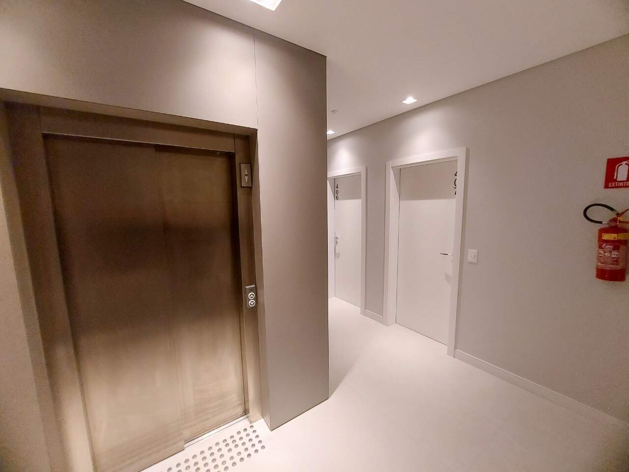 Apartamento à venda no Carvoeira: 