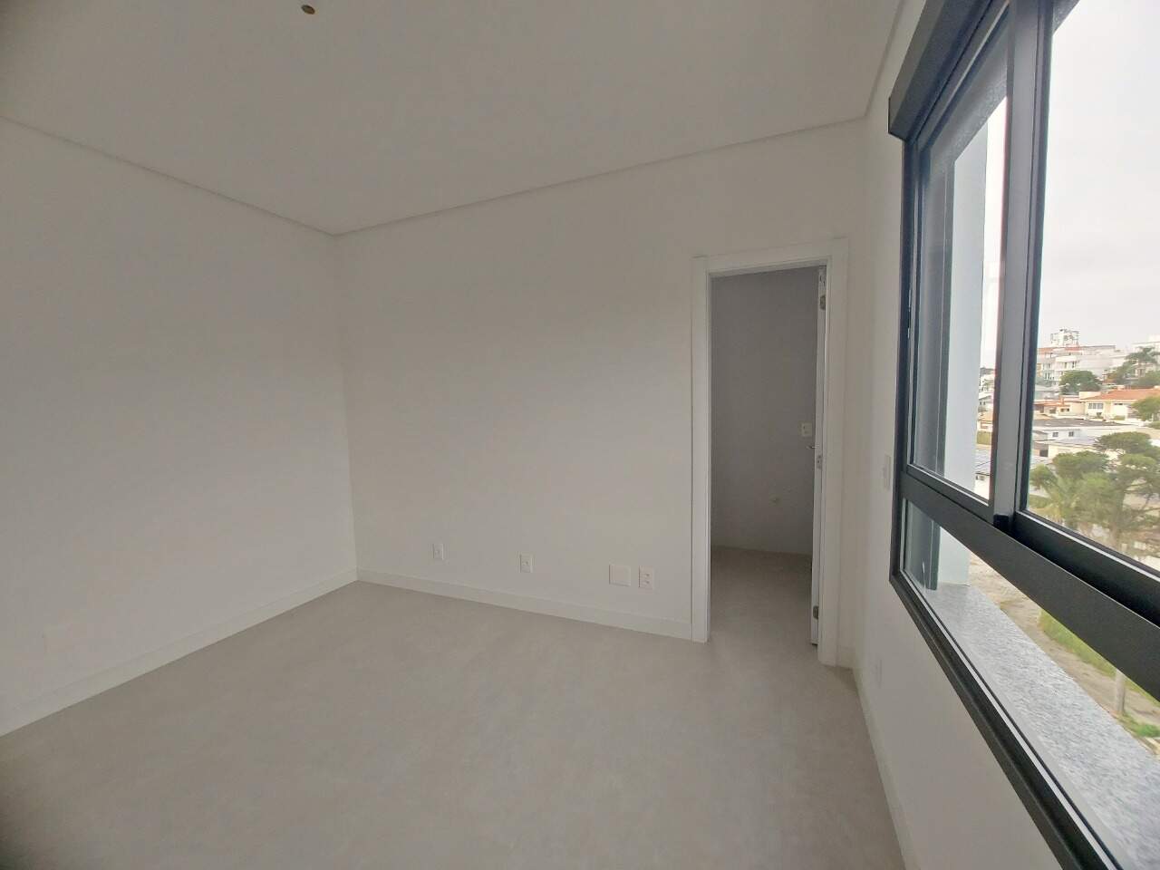 Apartamento à venda no Carvoeira: 