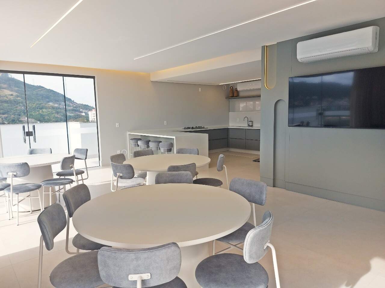 Apartamento à venda no Carvoeira: 