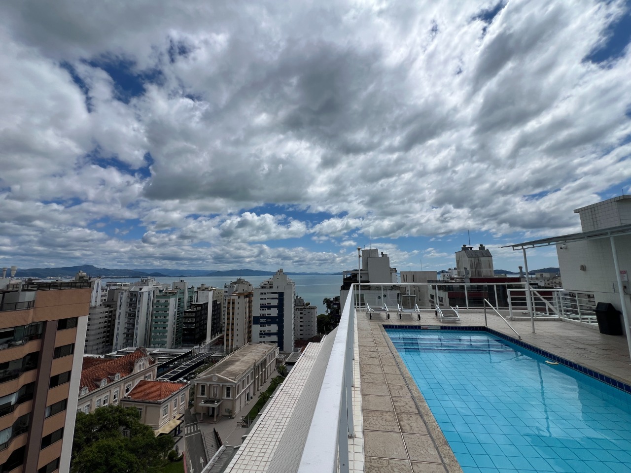 Apartamento à venda no Centro: Piscina no Rooftop