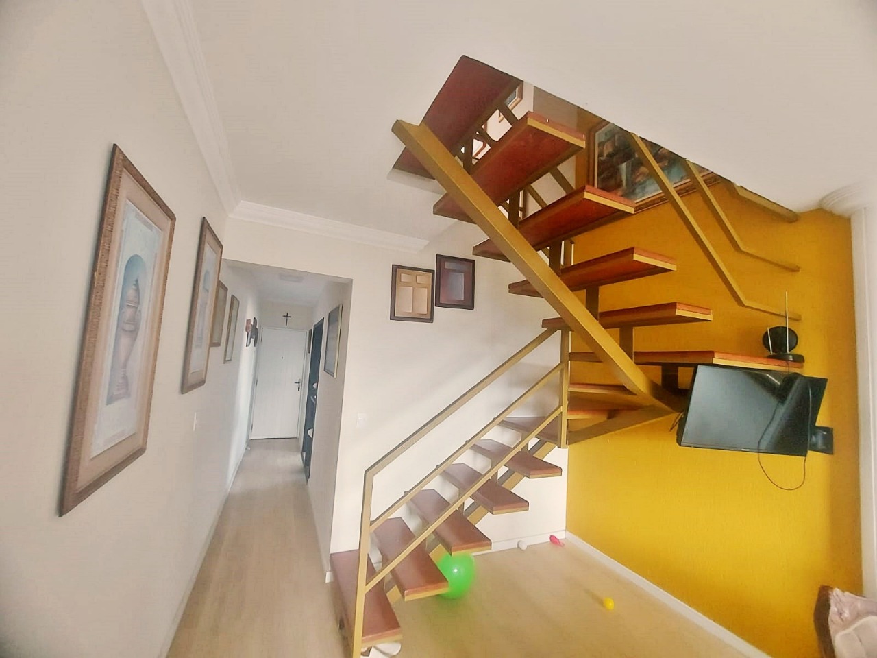 Apartamento duplex à venda no Estreito: 