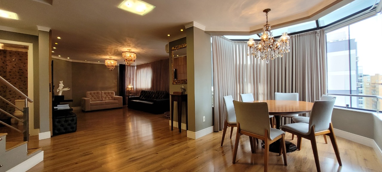 Cobertura duplex à venda no Centro: 