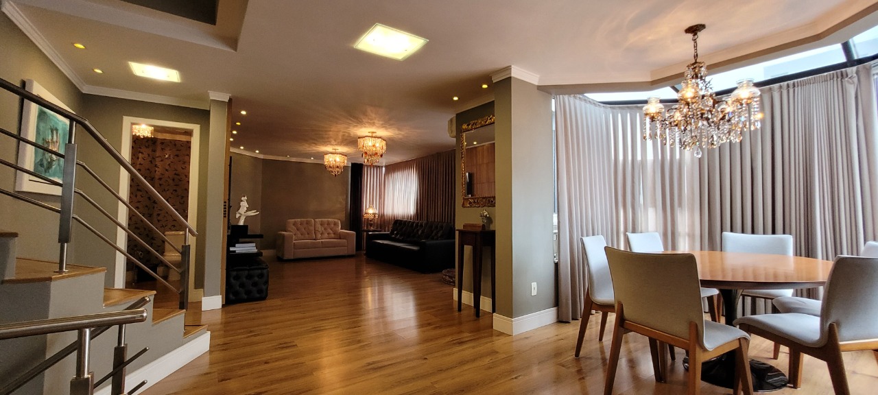 Cobertura duplex à venda no Centro: 