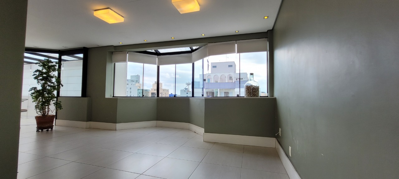 Cobertura duplex à venda no Centro: 