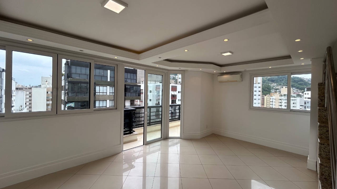 Cobertura duplex à venda no Centro: 