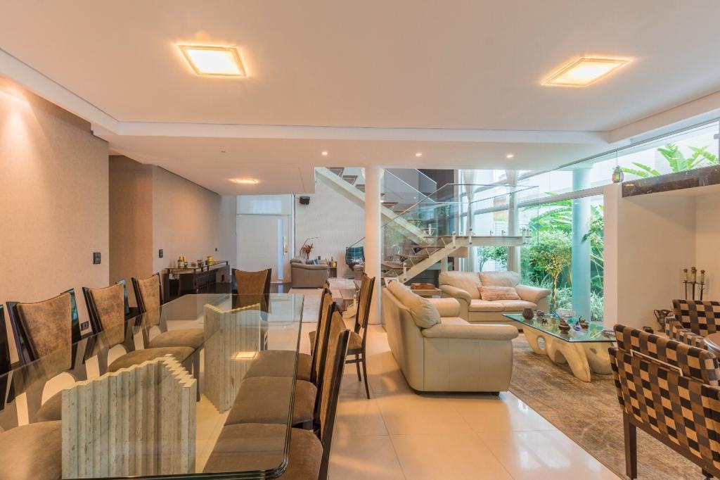 Casa em Condomínio à venda no Corrego Grande: 