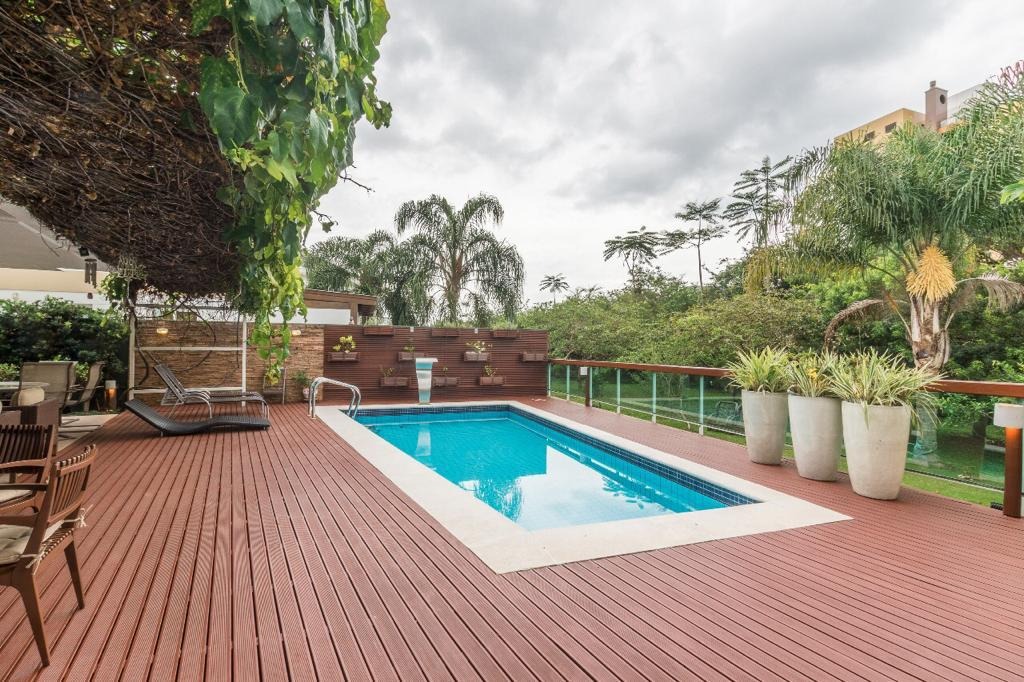 Casa em Condomínio à venda no Corrego Grande: 