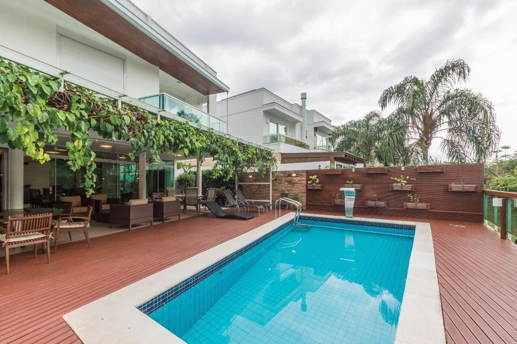 Casa em Condomínio à venda no Corrego Grande: 