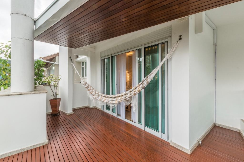 Casa em Condomínio à venda no Corrego Grande: 