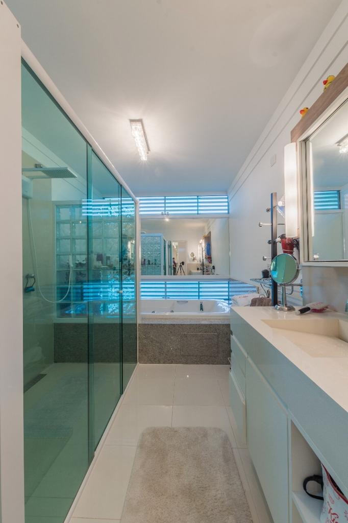 Casa em Condomínio à venda no Corrego Grande: 