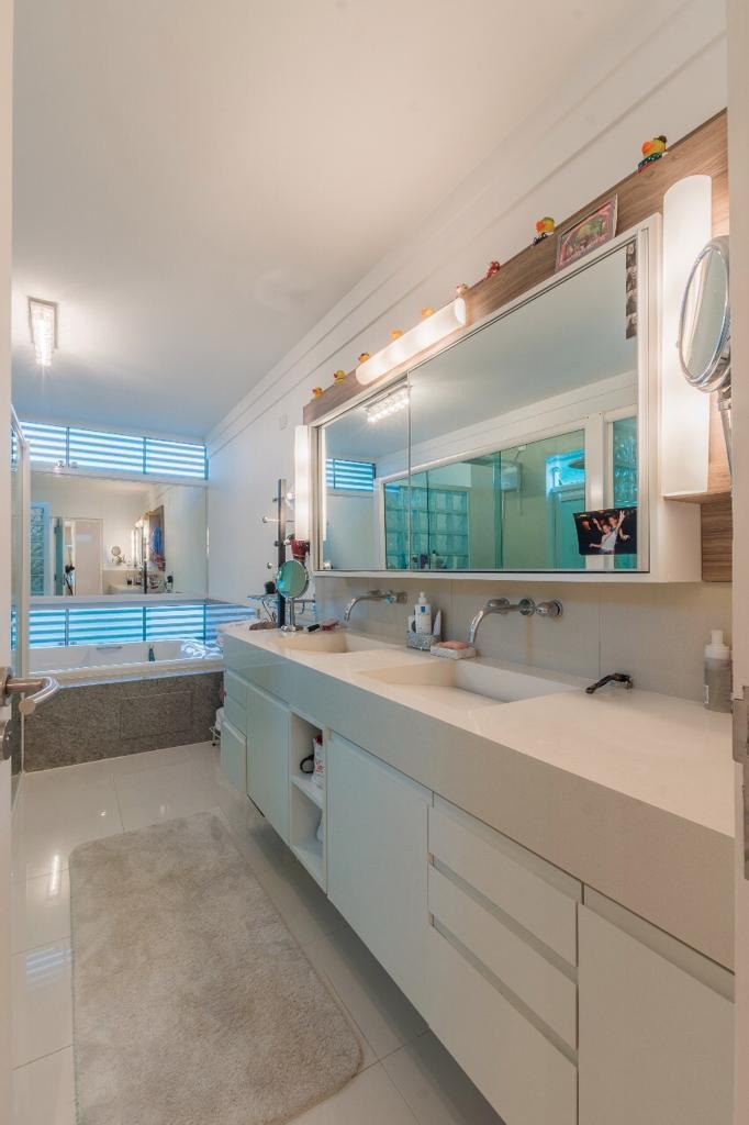 Casa em Condomínio à venda no Corrego Grande: 