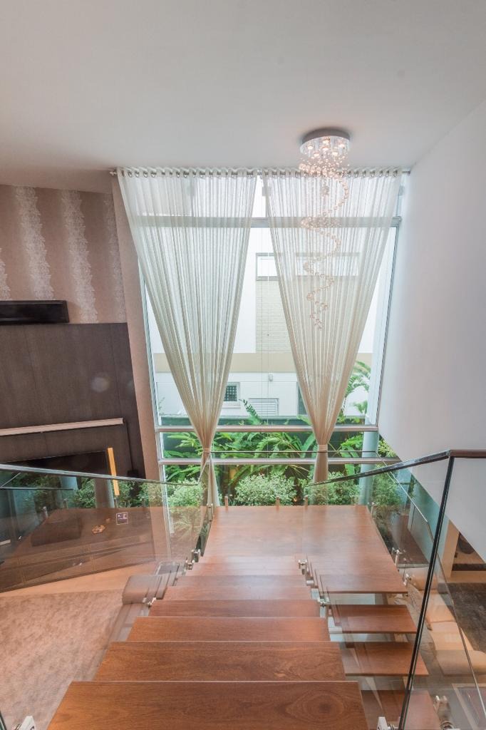 Casa em Condomínio à venda no Corrego Grande: 