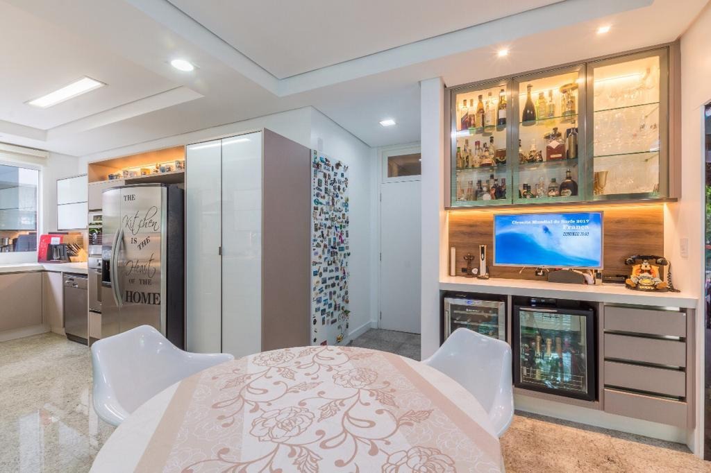 Casa em Condomínio à venda no Corrego Grande: 