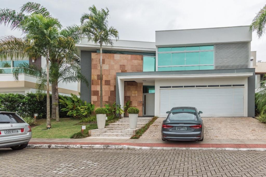 Casa em Condomínio à venda no Corrego Grande: 