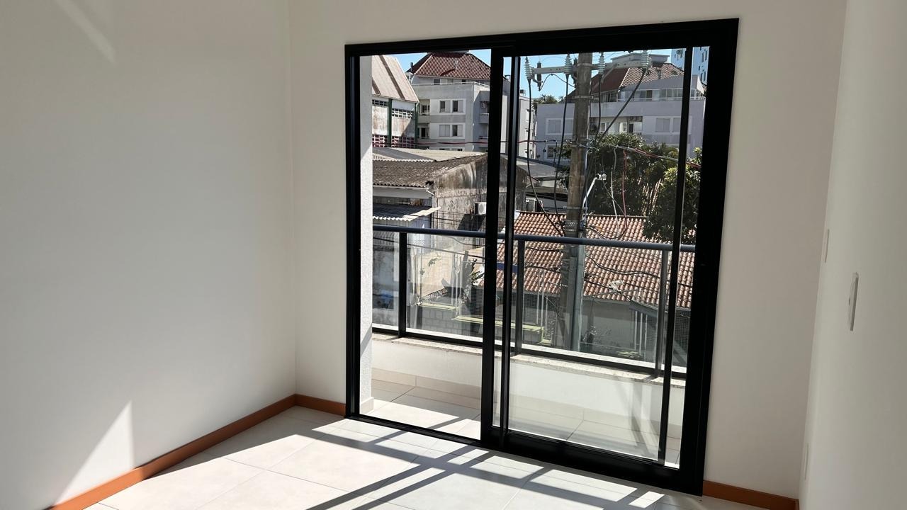 Apartamento à venda no Coqueiros: 