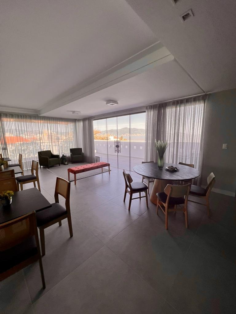 Apartamento à venda no Coqueiros: 