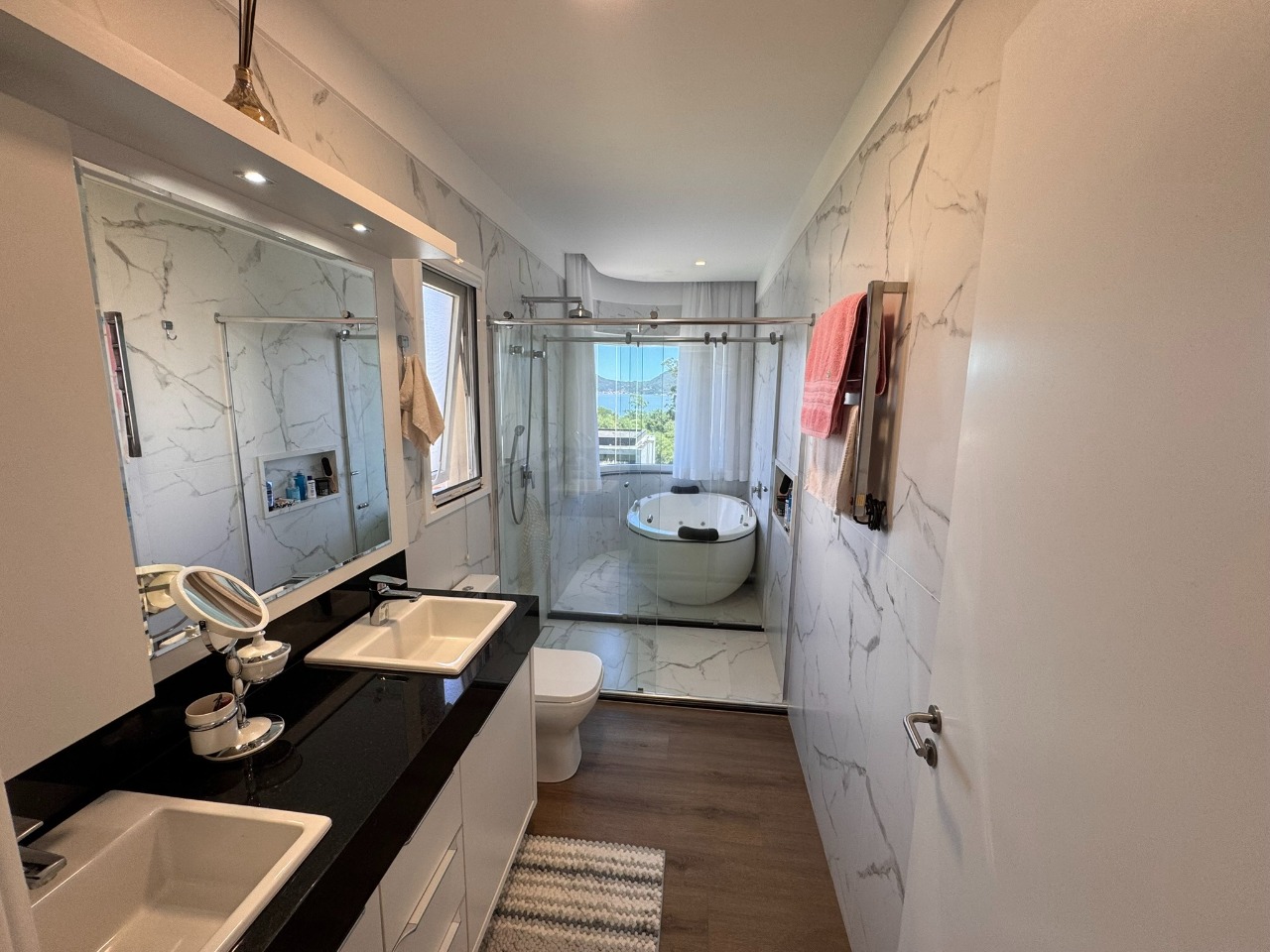 Casa em Condomínio à venda no Cacupe: