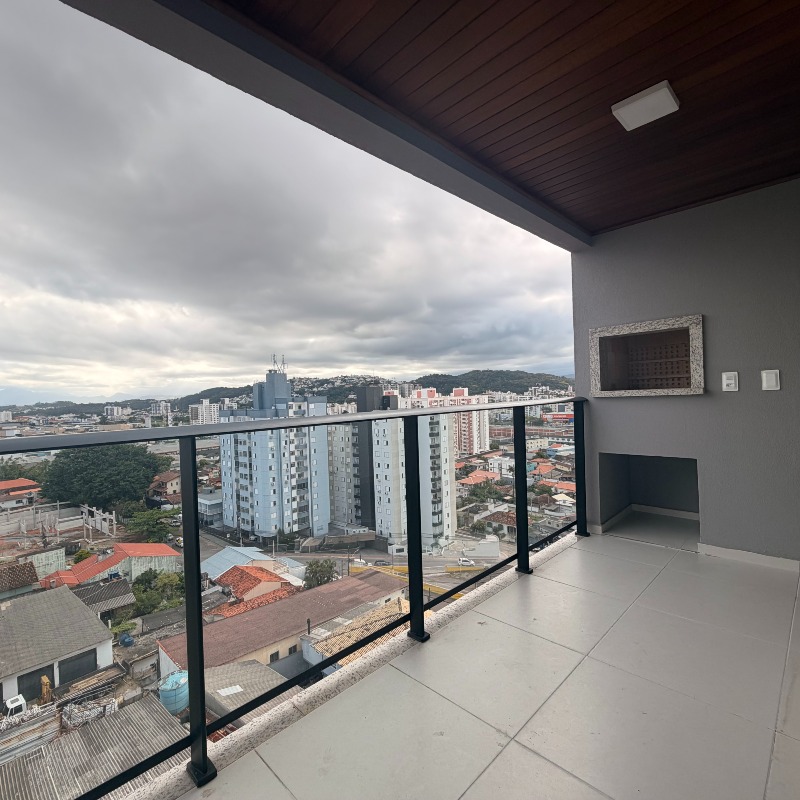 Apartamento à venda no Barreiros: 