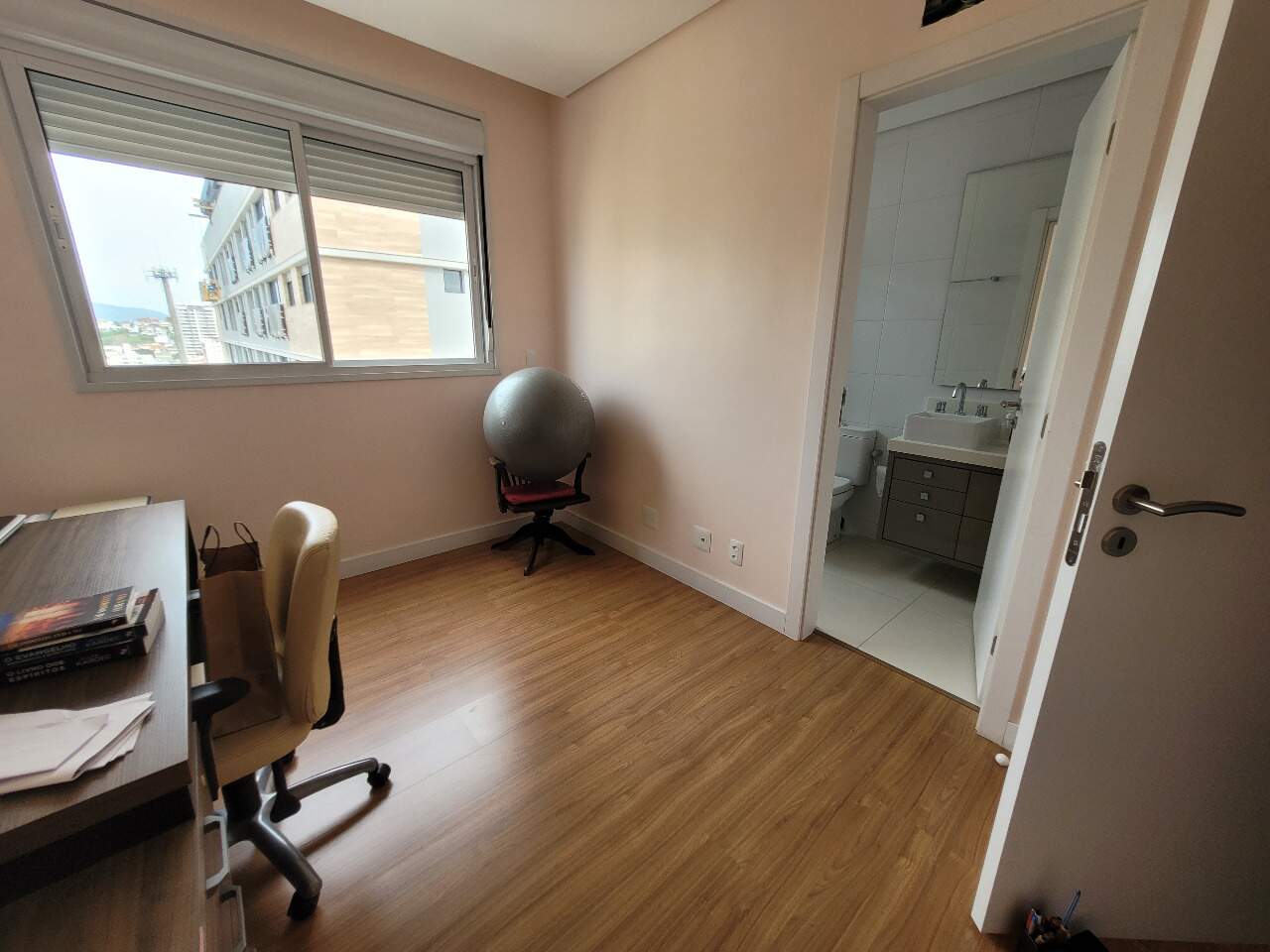 Apartamento duplex à venda no Estreito: