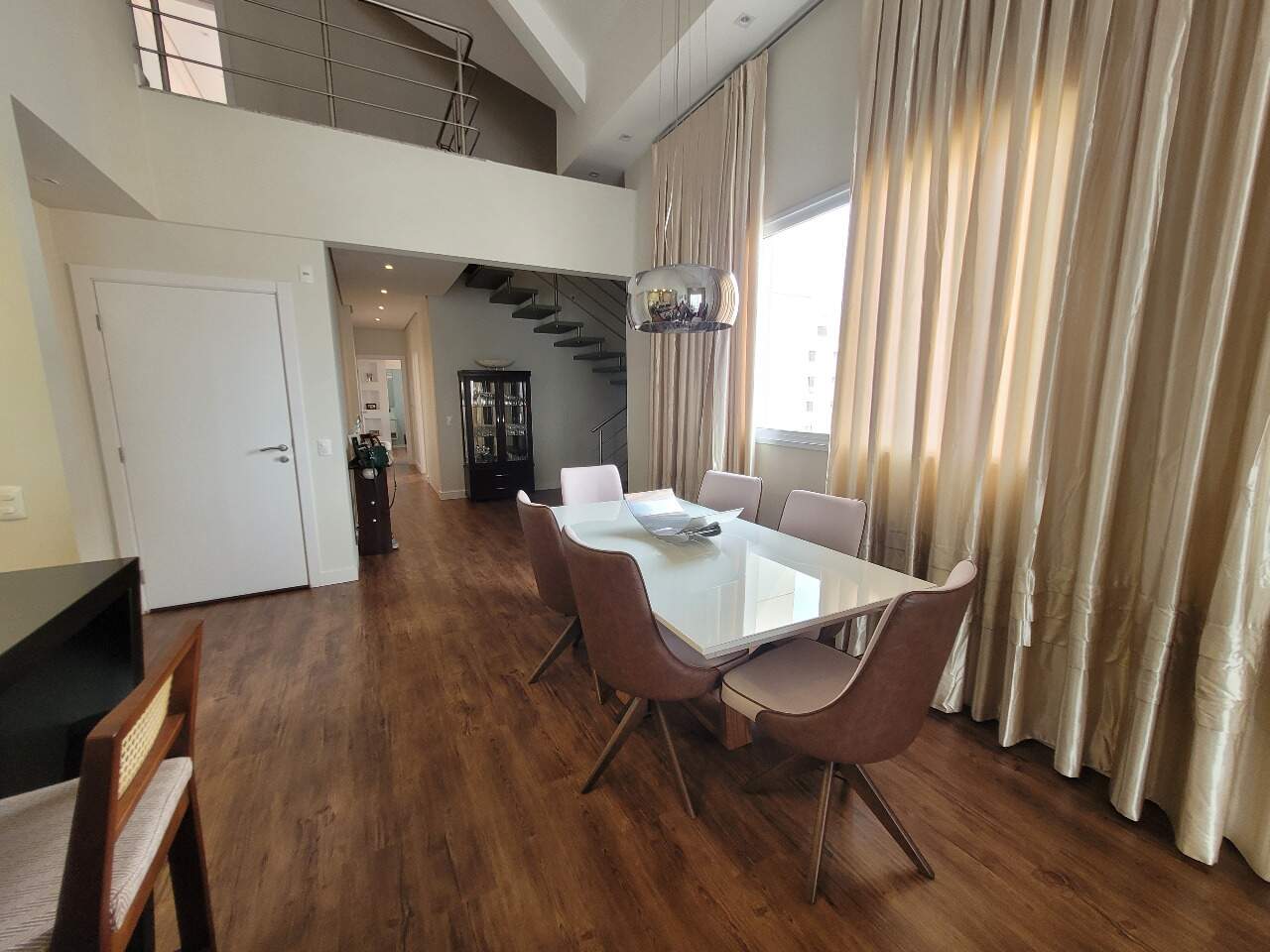 Apartamento duplex à venda no Estreito: