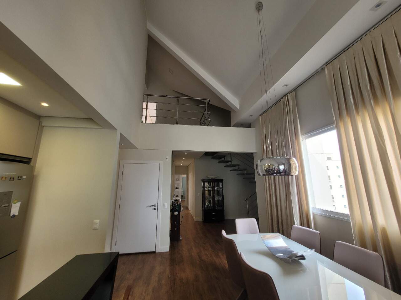 Apartamento duplex à venda no Estreito: