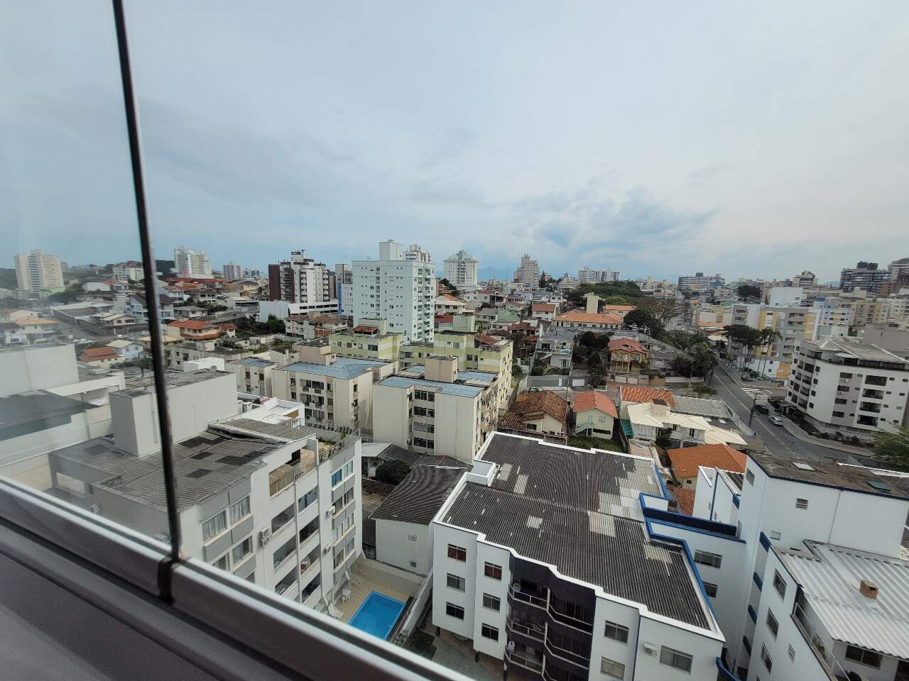 Apartamento duplex à venda no Estreito: