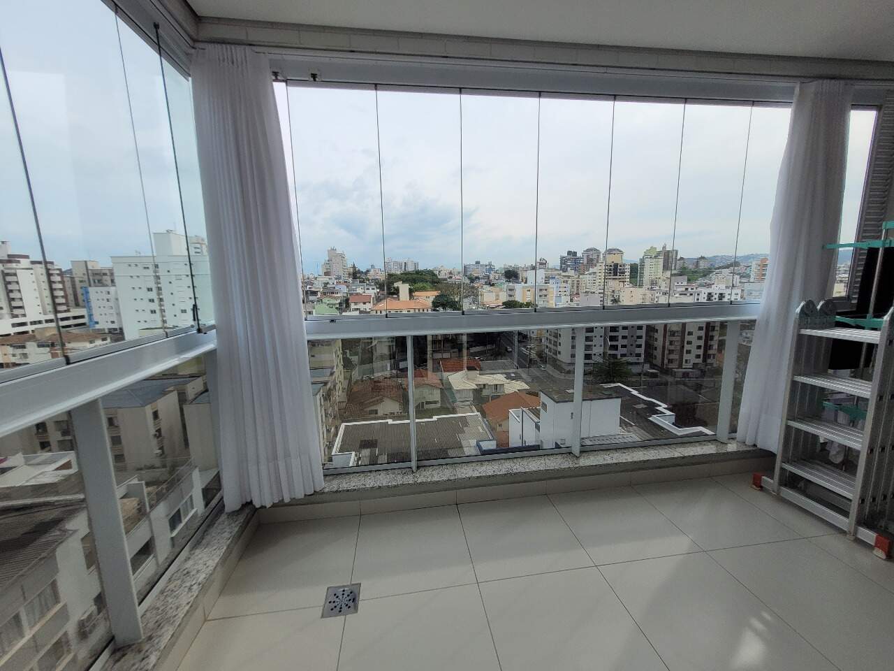 Apartamento duplex à venda no Estreito: