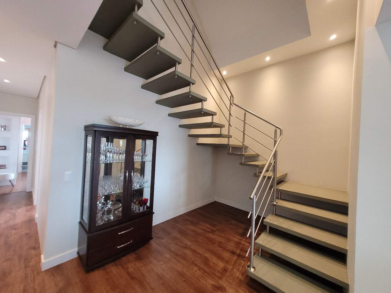 Apartamento duplex à venda no Estreito: