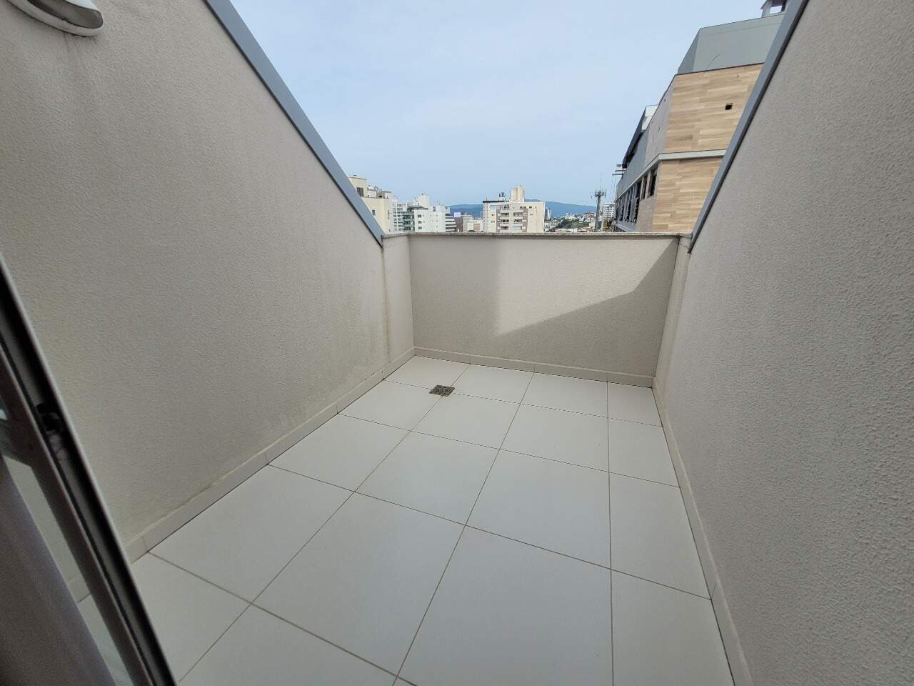 Apartamento duplex à venda no Estreito: