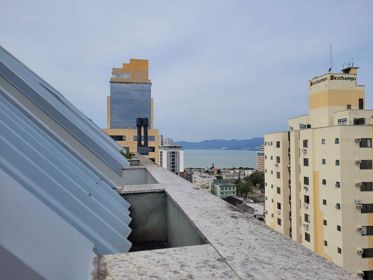 Apartamento duplex à venda no Estreito: