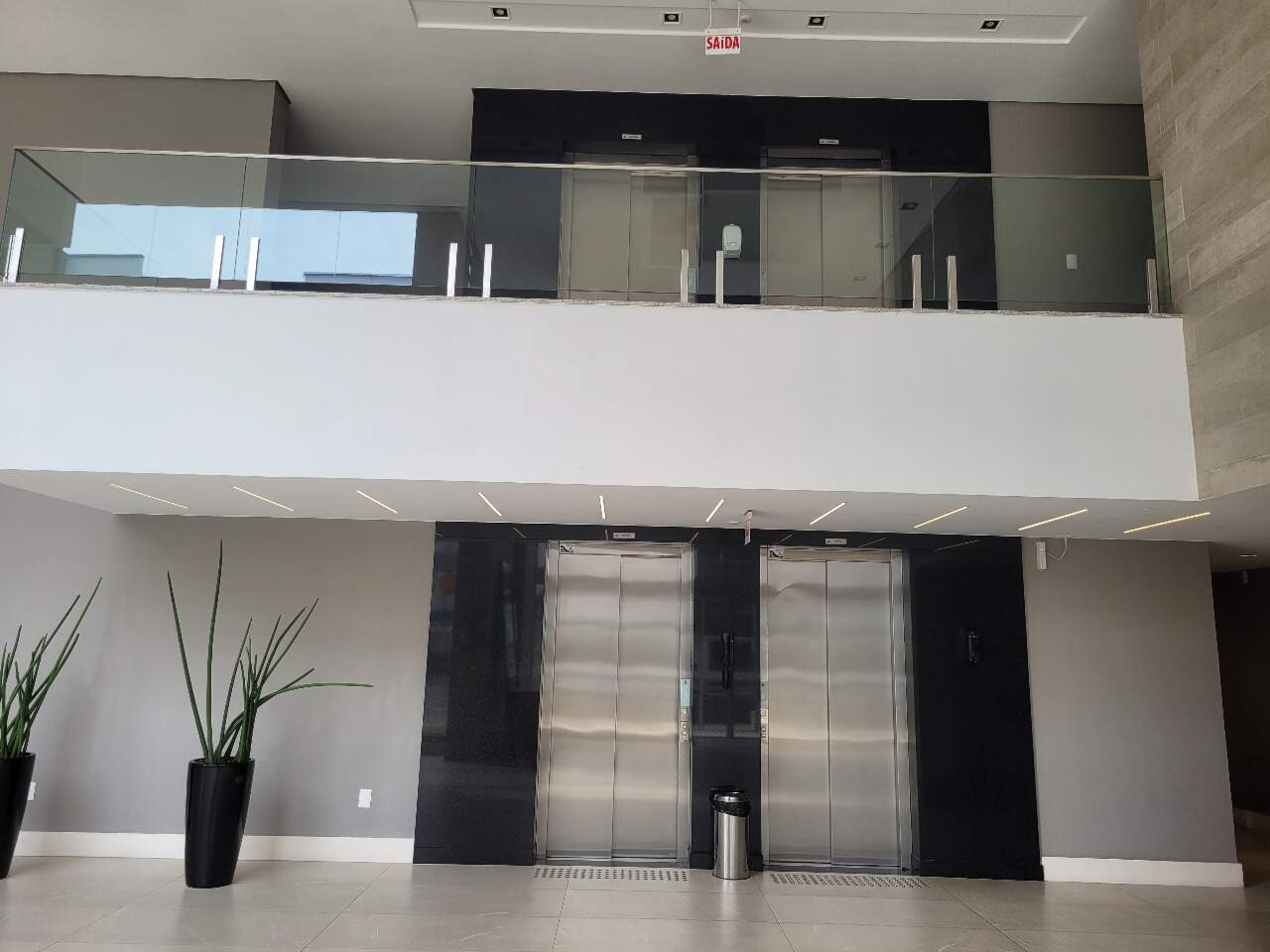 Apartamento duplex à venda no Estreito: