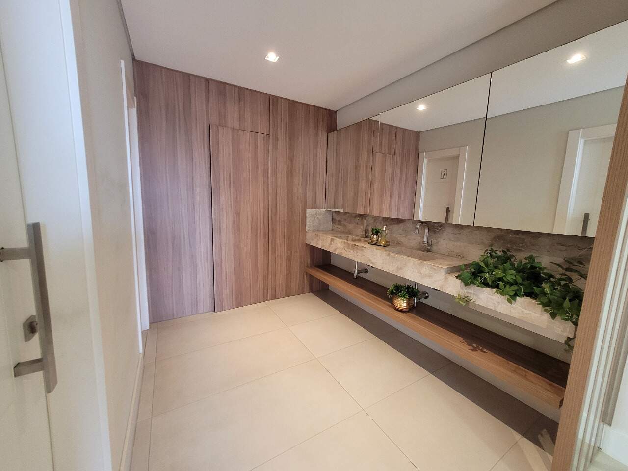 Apartamento duplex à venda no Estreito:
