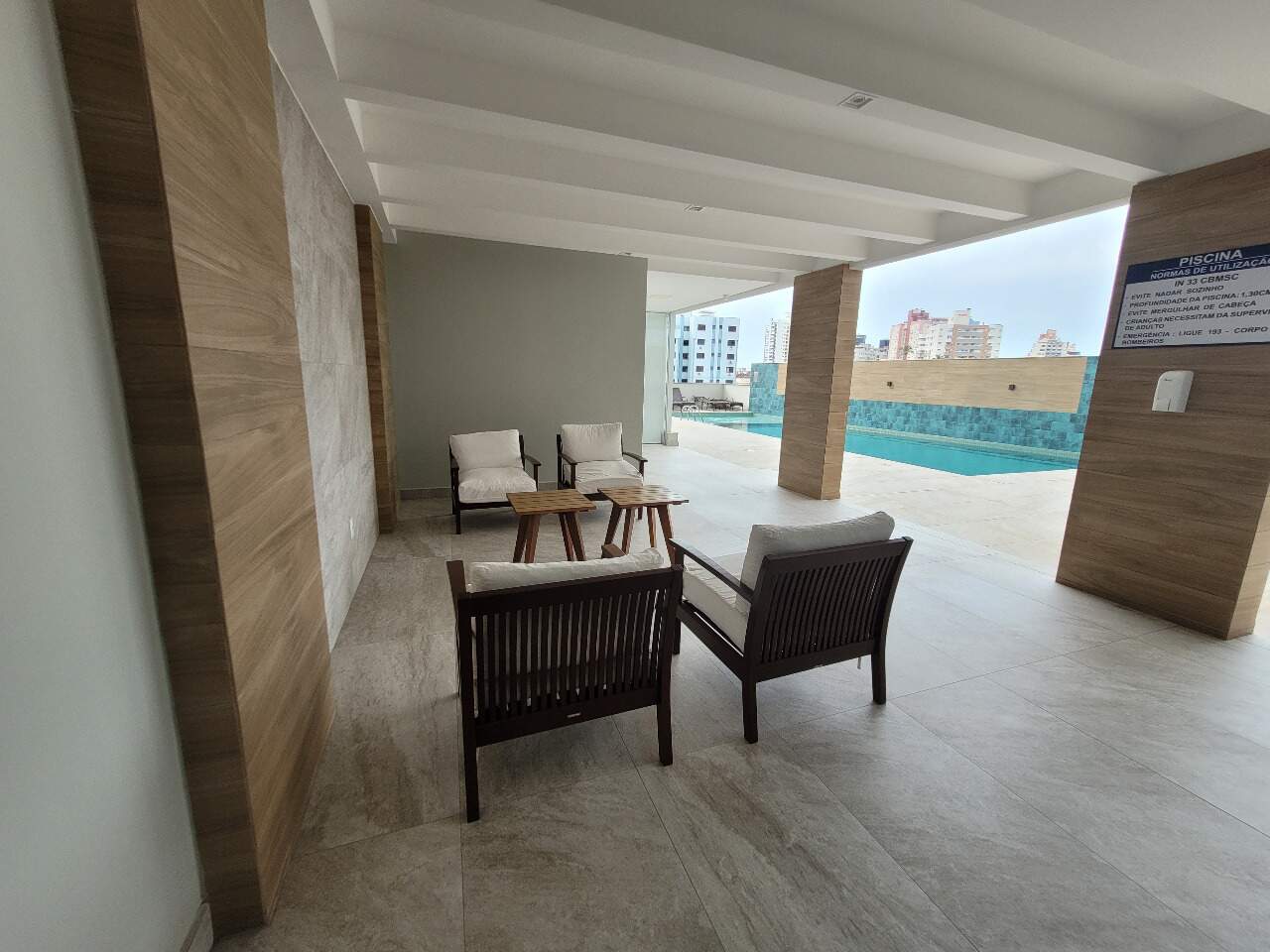 Apartamento duplex à venda no Estreito: