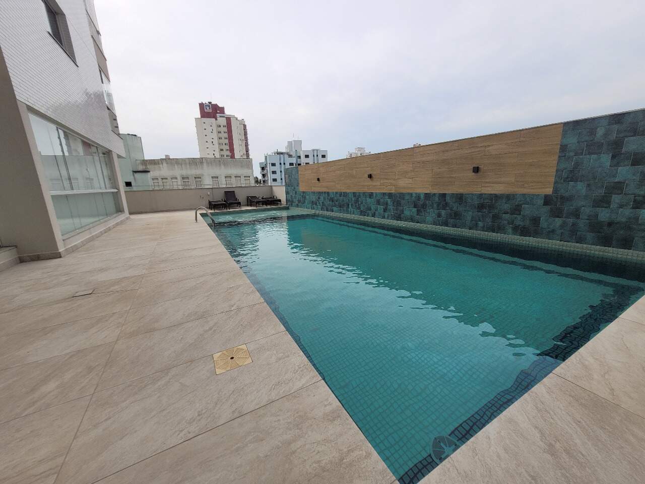 Apartamento duplex à venda no Estreito: