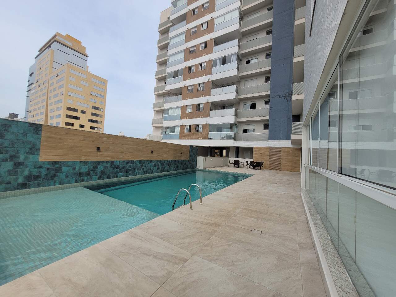 Apartamento duplex à venda no Estreito: