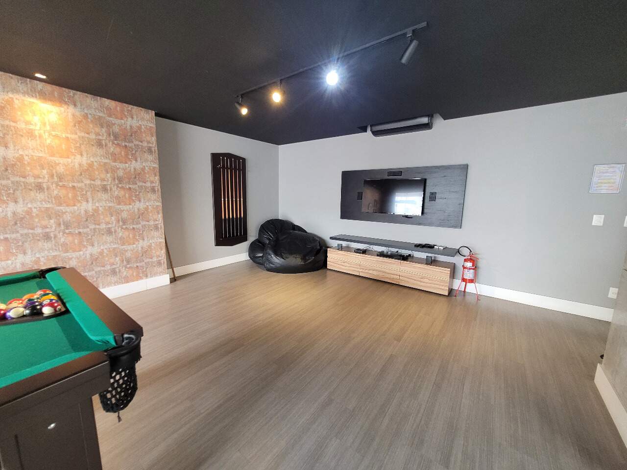 Apartamento duplex à venda no Estreito: