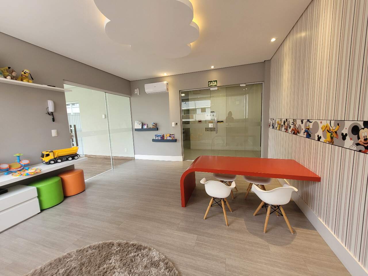 Apartamento duplex à venda no Estreito: