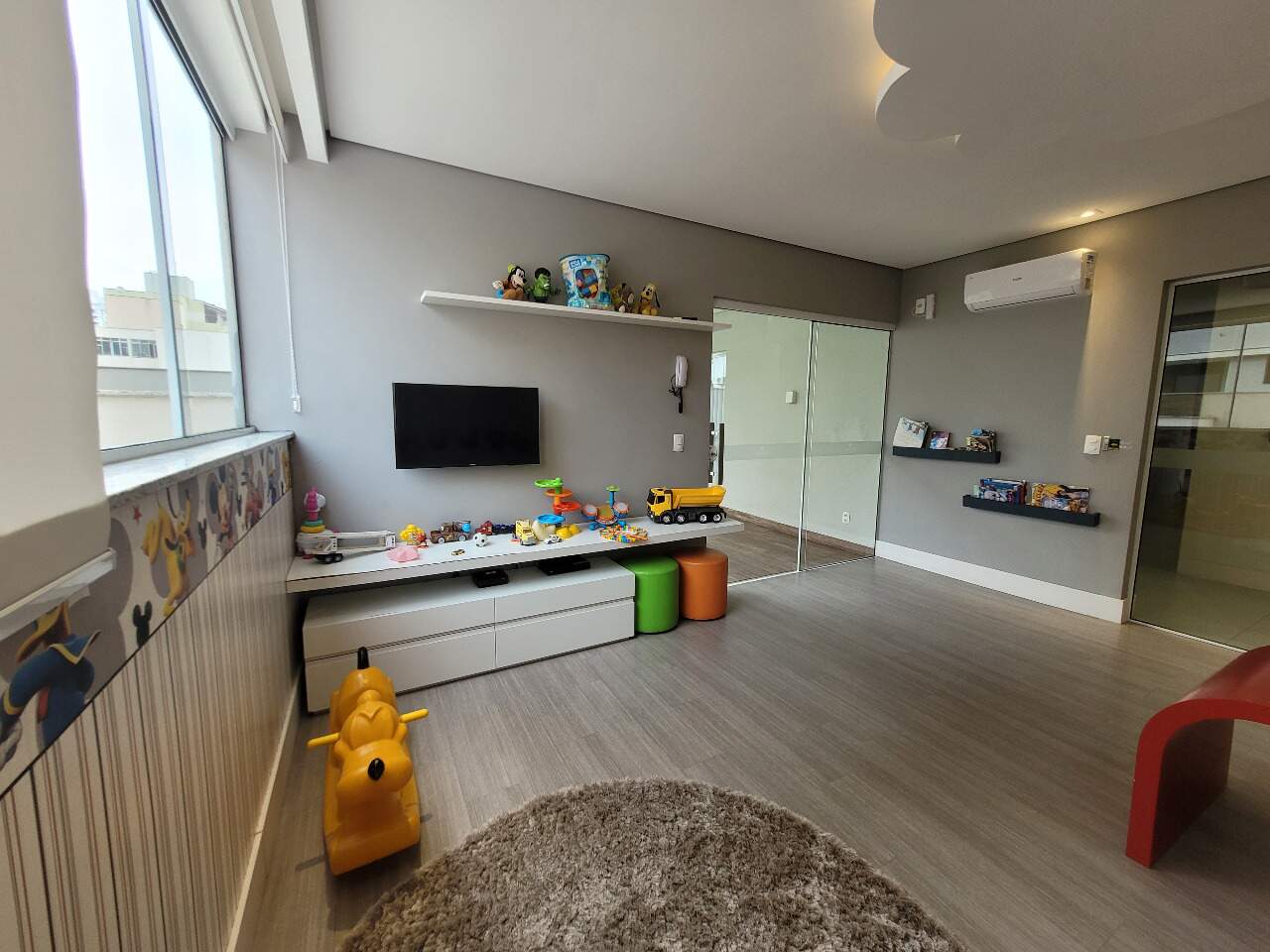 Apartamento duplex à venda no Estreito: