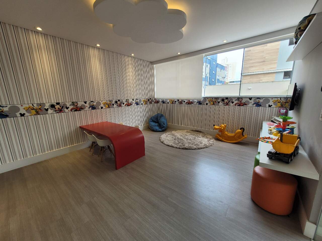 Apartamento duplex à venda no Estreito: