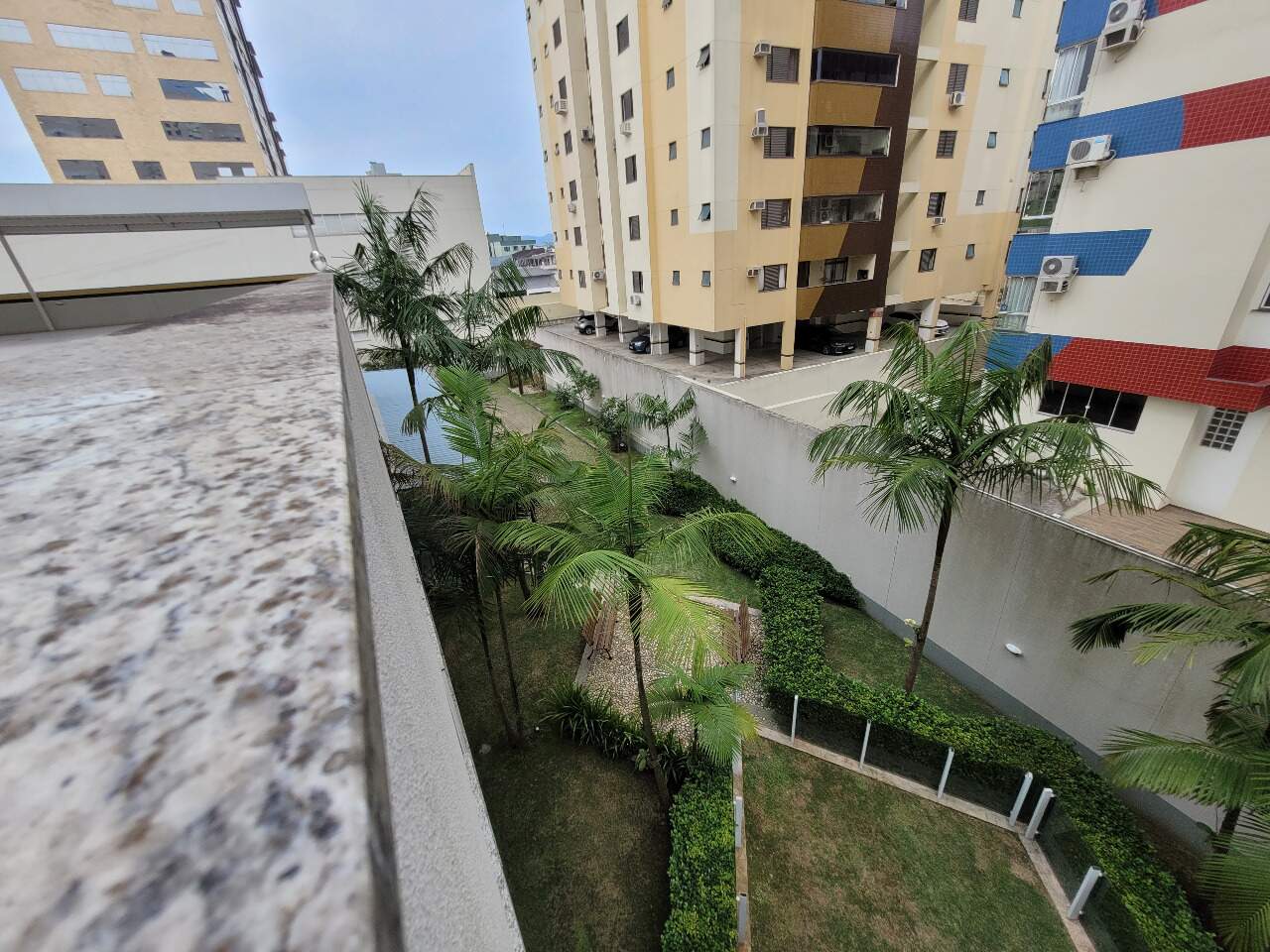 Apartamento duplex à venda no Estreito: