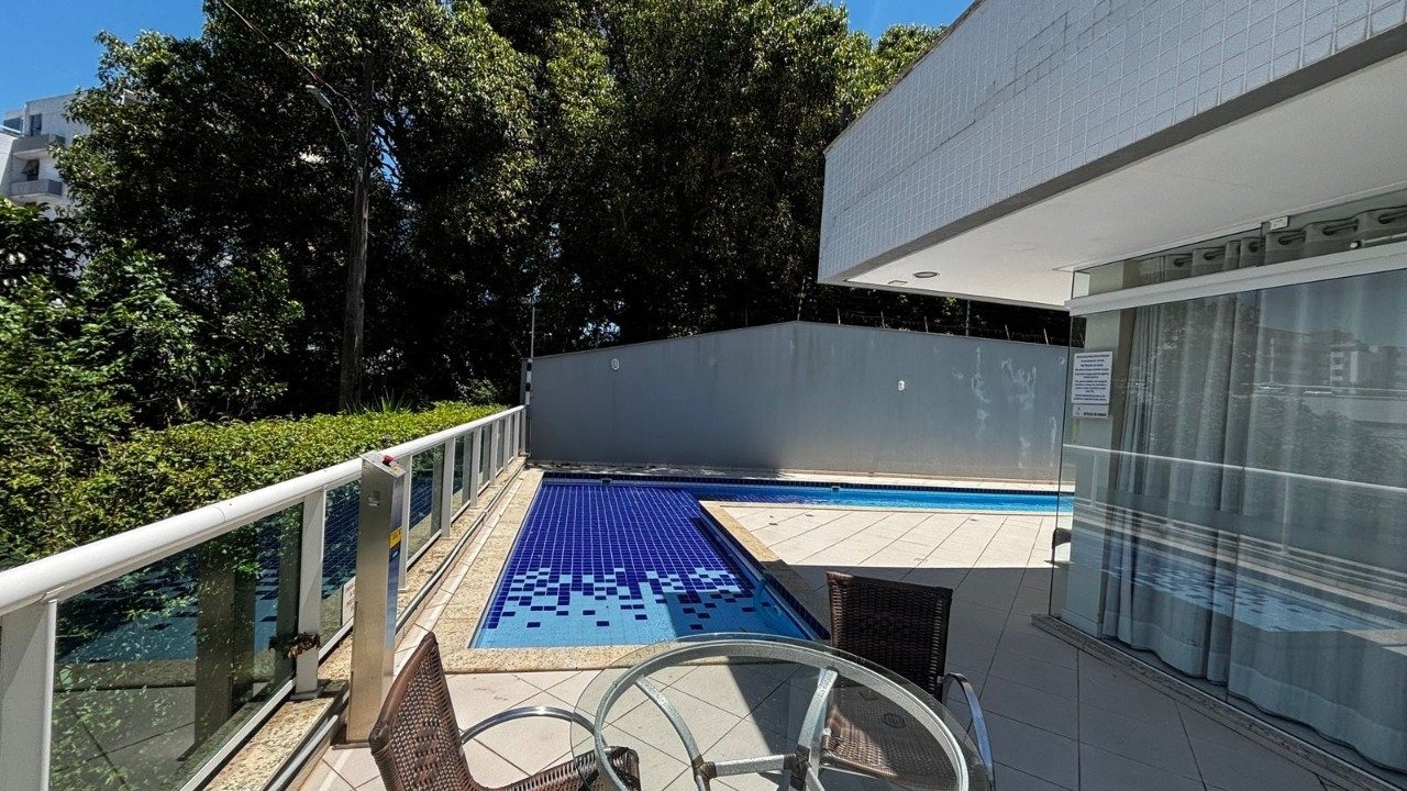 Apartamento à venda no Coqueiros: 