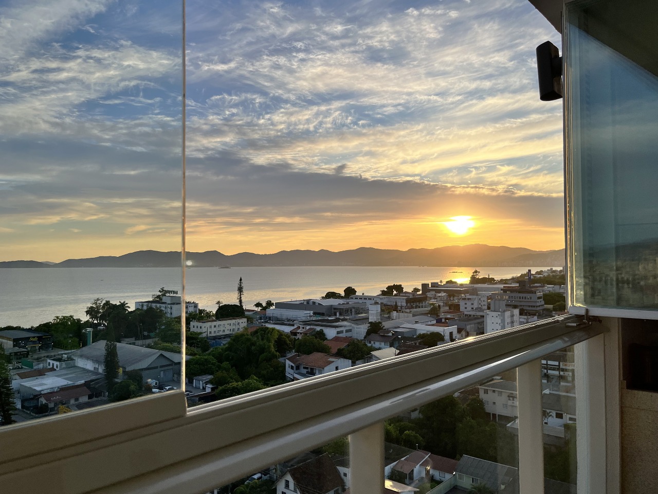 Apartamento duplex à venda no Barreiros: 